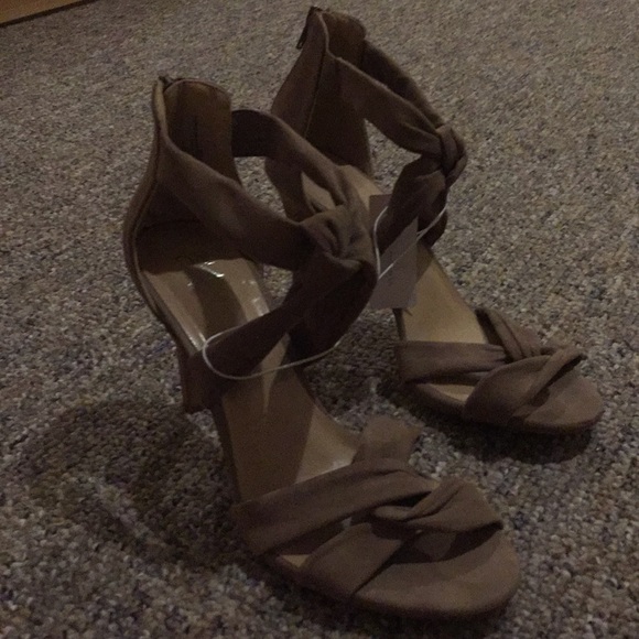 High Heels - Picture 1 of 5